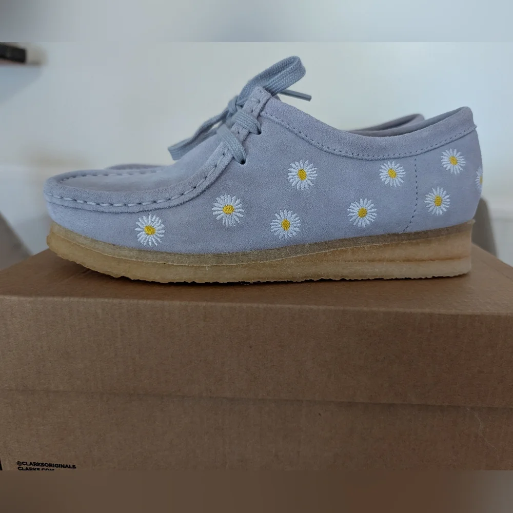 Clarks Wallabee Daisy Suede Shoes - Picture 5 of 7